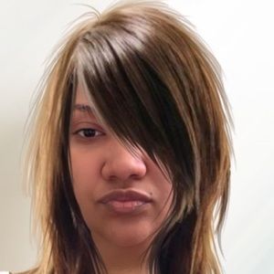 Meet your Posher, Adrianne